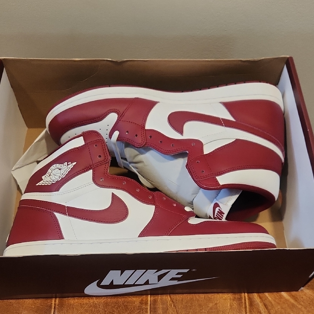 AUTH- NEW‼️ Air JORDAN 1 Retro, Nike Men's Burgundy and White High OG - Picture 5 of 7